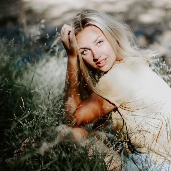 Meet your Posher, Emily - Picture 1 of 1